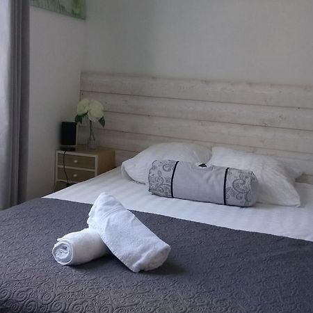 マニー・アン・ヴクサン Maison De Ville Bed & Breakfast エクステリア 写真